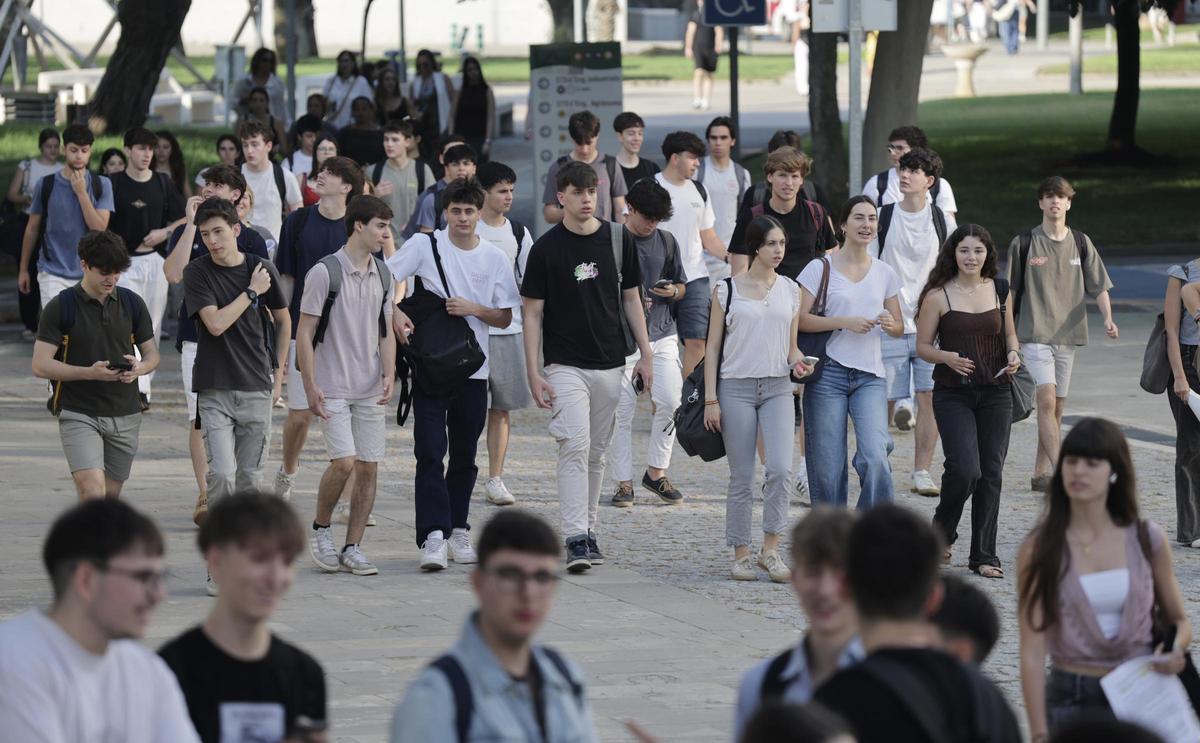 Así está siendo la primera jornada de exámenes PAU en València