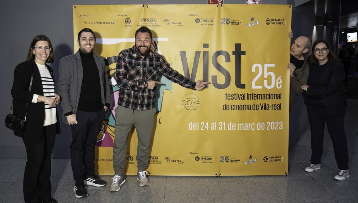 El director de VIST, Sergi Tellols , la edila Noelia Samblás, y los representantes de la película: David Marqués, Paloma Mora y Héctor Montoliu .