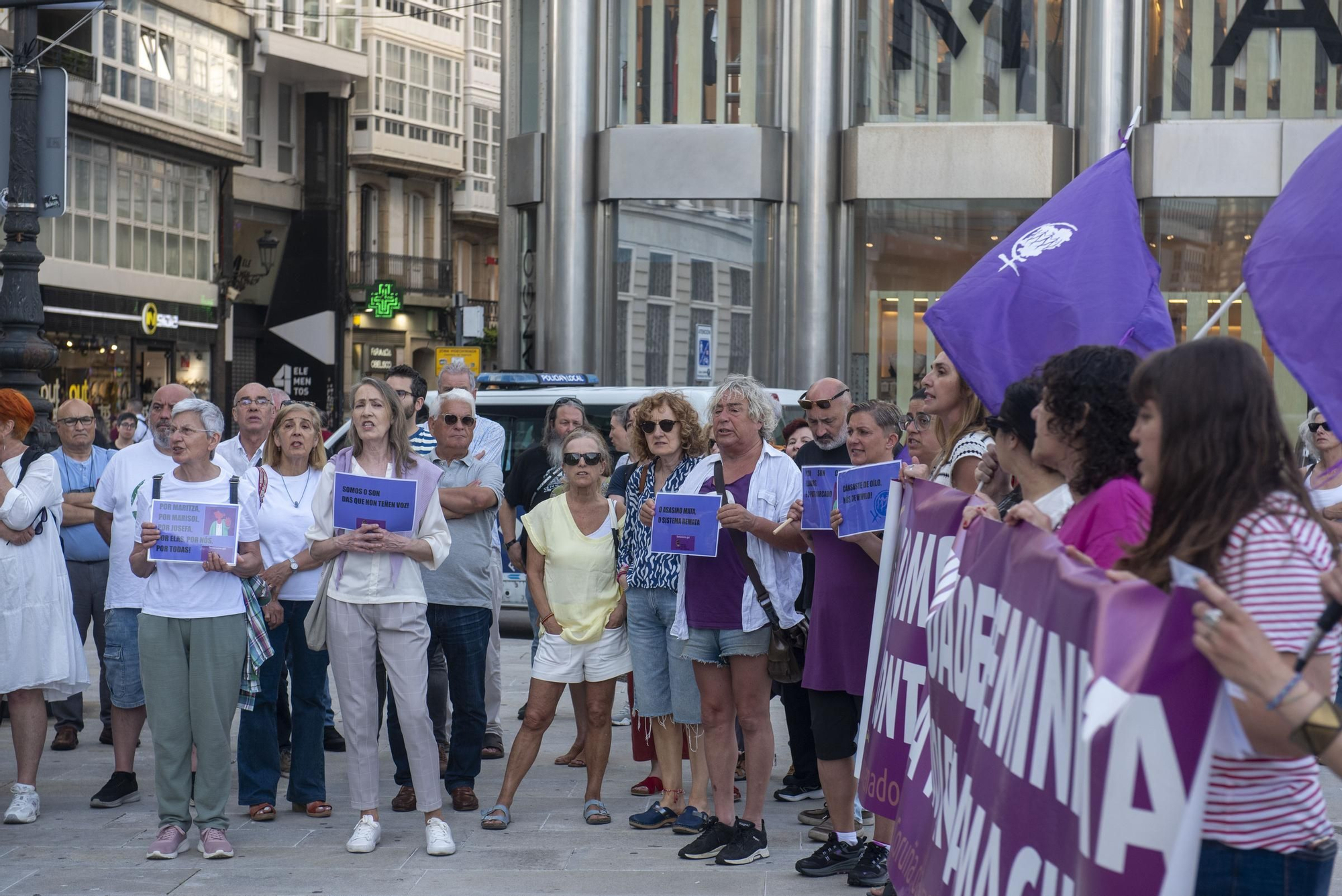 Protesta de la Marcha Mundial das Mulleres por el crimen machista de Maritza en A Coruña