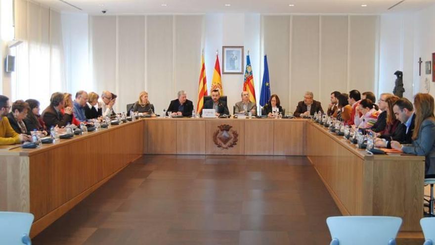 Vila-real recurrirá las referencias a la intermodal en los accesos al Puerto de Castellón