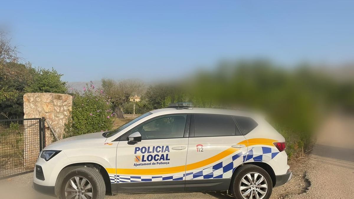 Un coche de la Policía Local de Pollença durante un servicio.