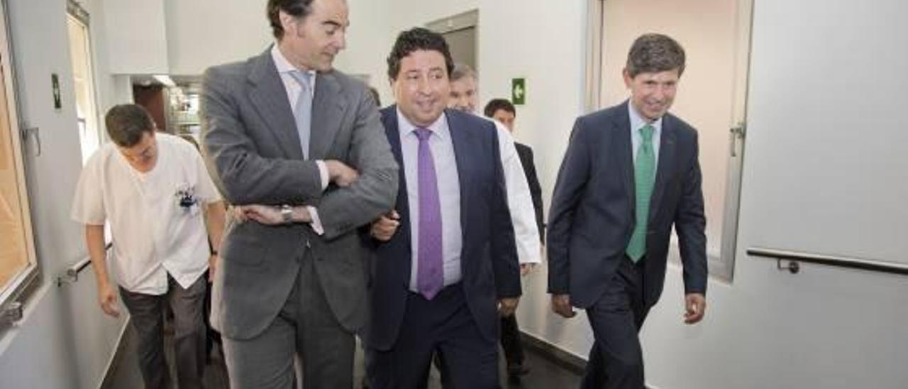 Llombart con Moliner y Bataller, en una visita al Hospital Provincial.