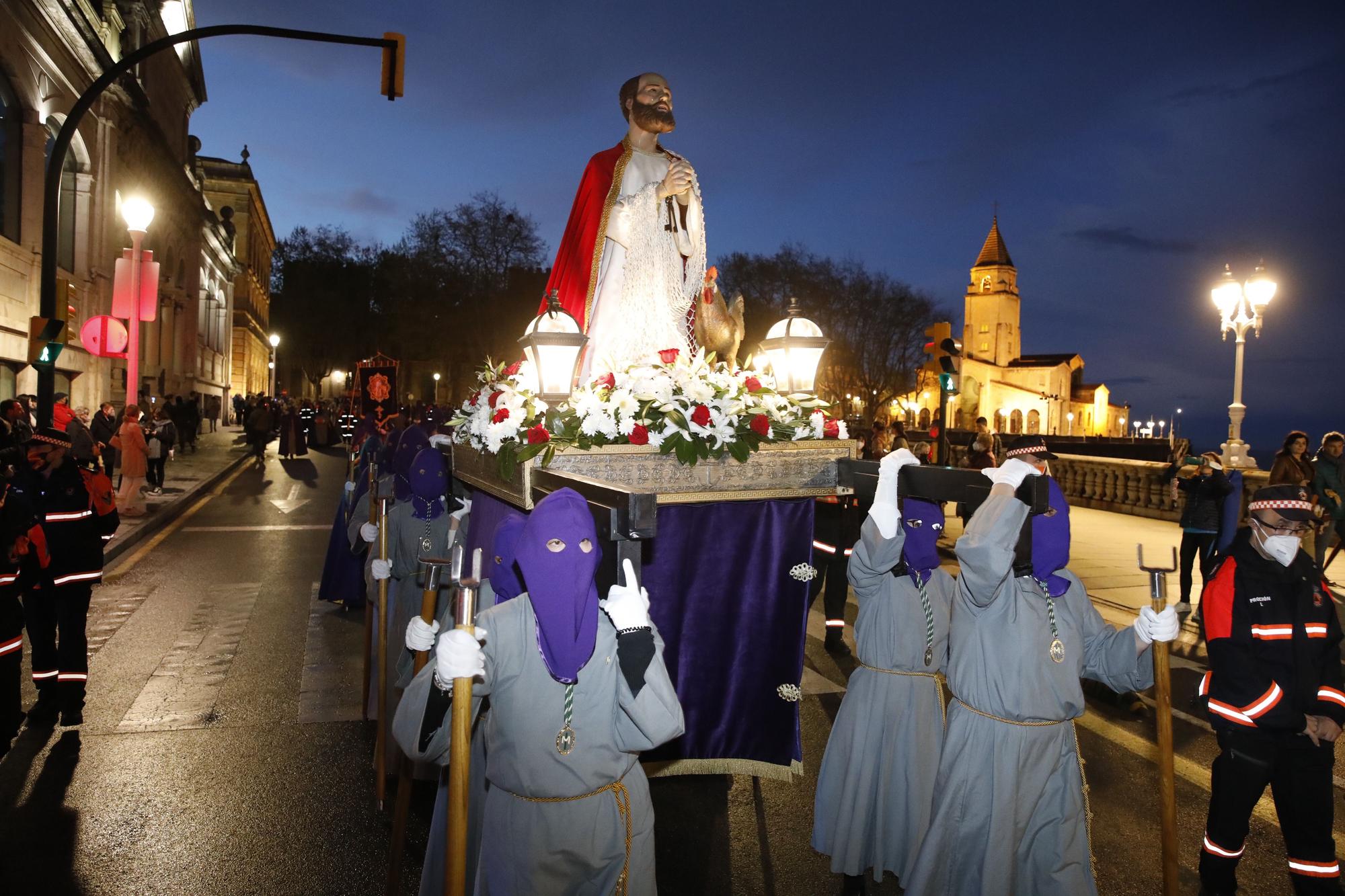 En imágenes: Procesión de Martes Santo en Gijón