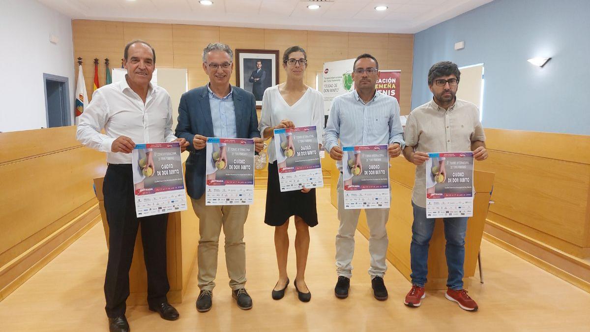 Presentación del torneo en el salón de plenos del ayuntamiento.