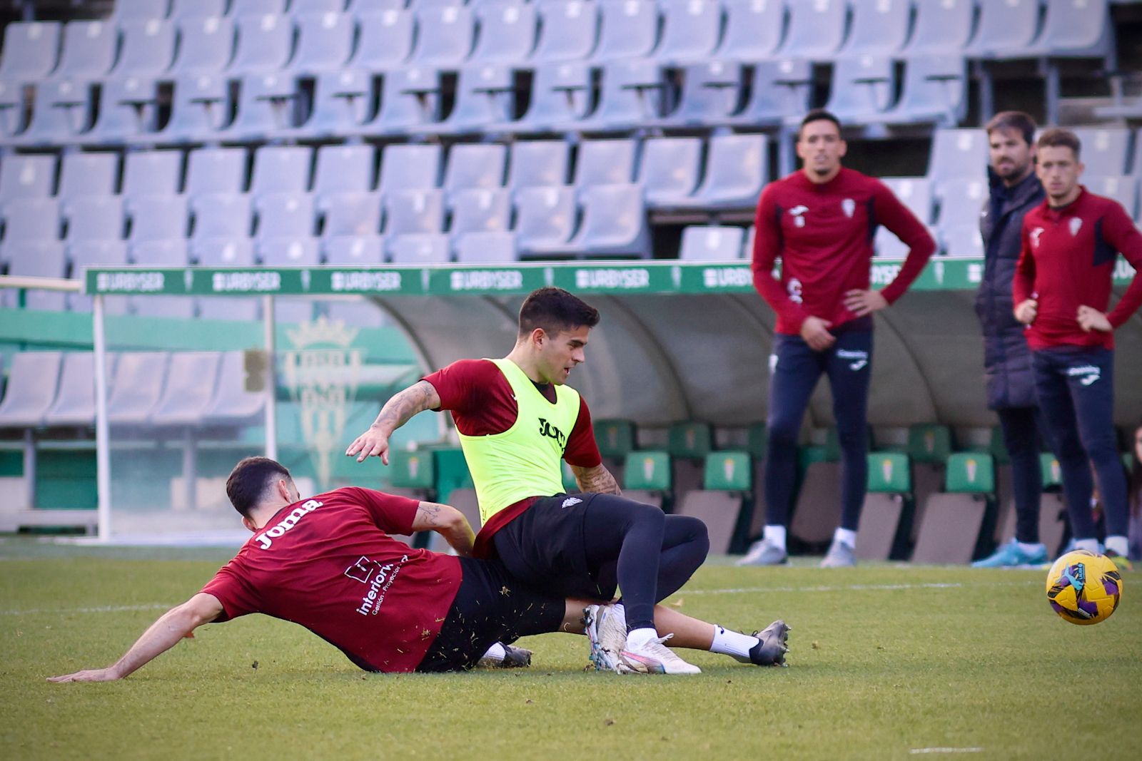 El Córdoba entrena ante su afición en El Arcángel