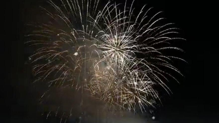 Vuelve a ver el primer castillo de fuegos artificiales de la Magdalena 2019