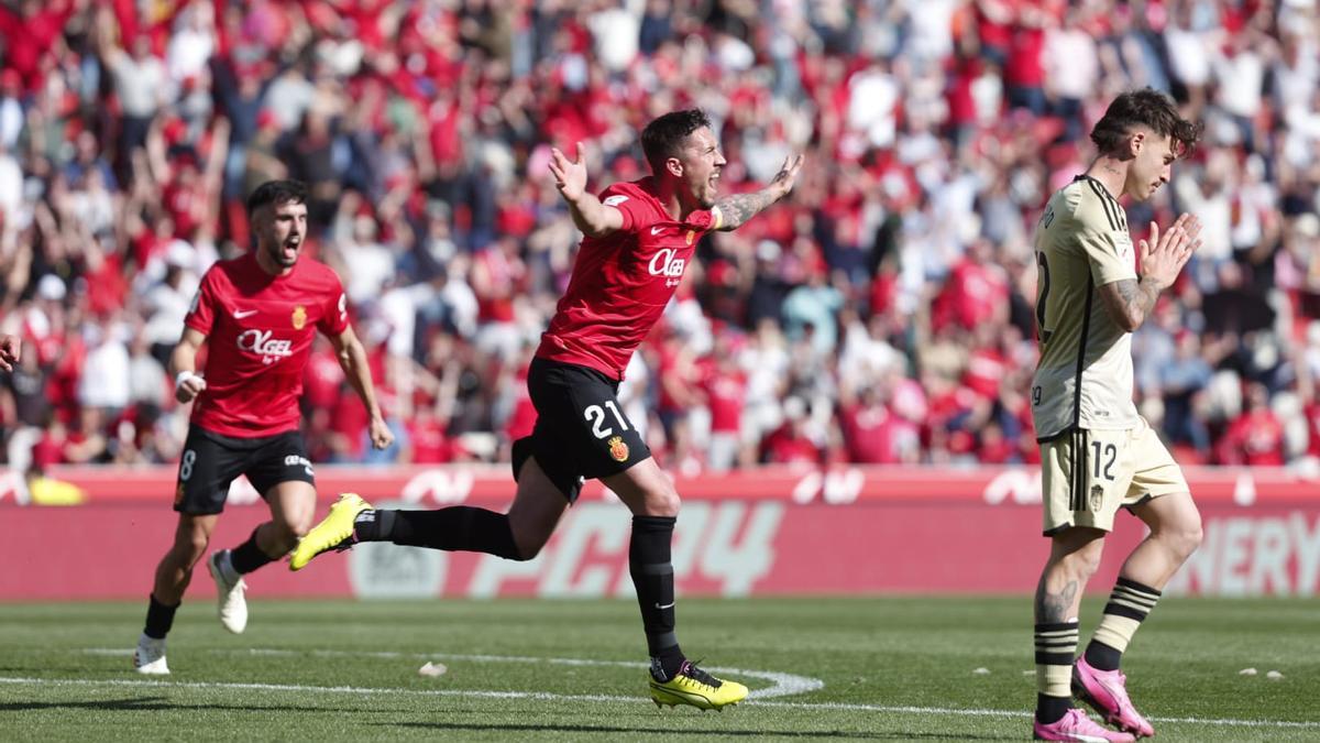 Raíllo celebra el gol que ha dado la victoria al Mallorca frente al Granada