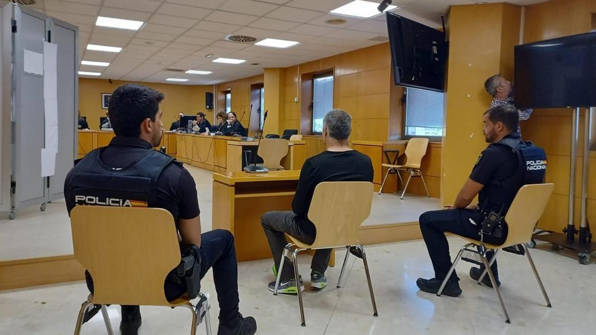 Juan José López durante el juicio en la Audiencia Provincial por el que ha sido condenado a cinco años de cárcel.