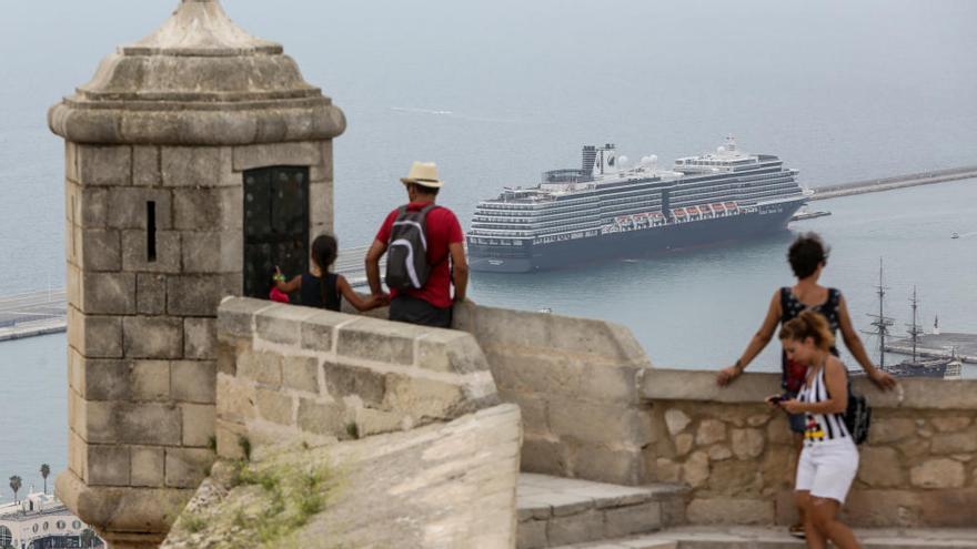 Turismo celebra que la compañía MSC ensaye en Alicante como puerto base para cruceros