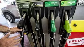 El gasóleo ya vale casi un 10% más barato que la gasolina 95 en Alicante