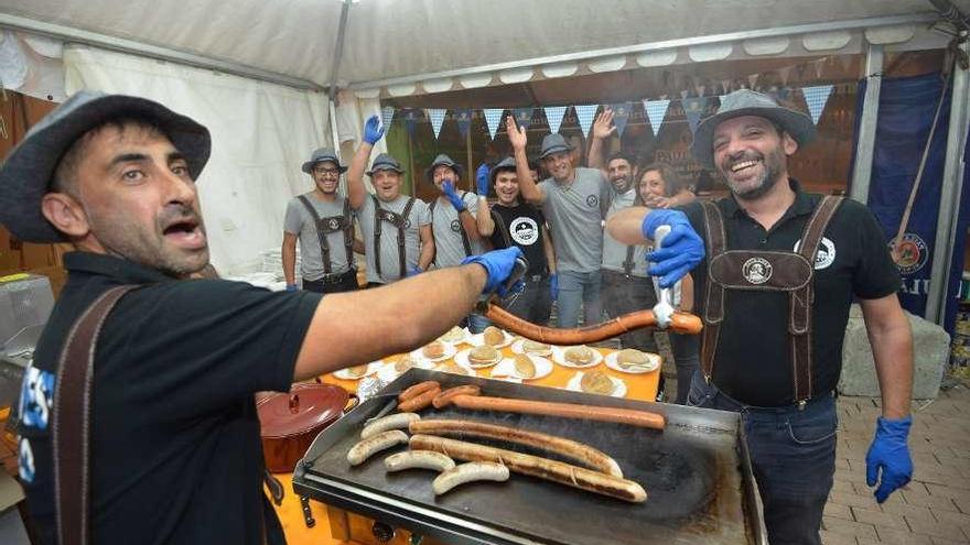 Carpa de la VI Oktoberfest de Campelo, que comenzó ayer.  // Gustavo Santos