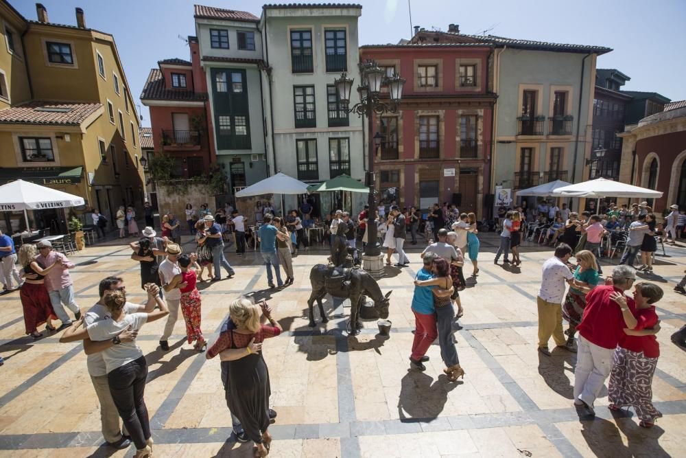 Tango en la plaza de Trascorrales