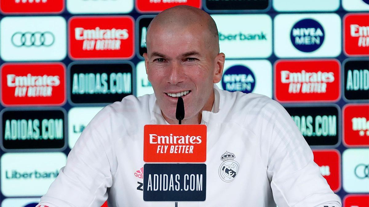 Zidane y Modric hablan en la previa del Real Madrid - Athletic Club de la Supercopa