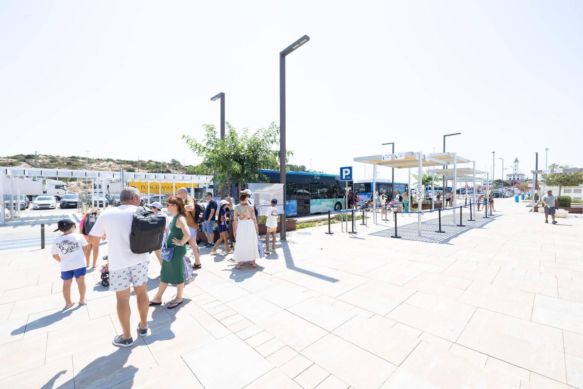 Los cruceristas arribados a Botafoch de Ibiza, en imágenes