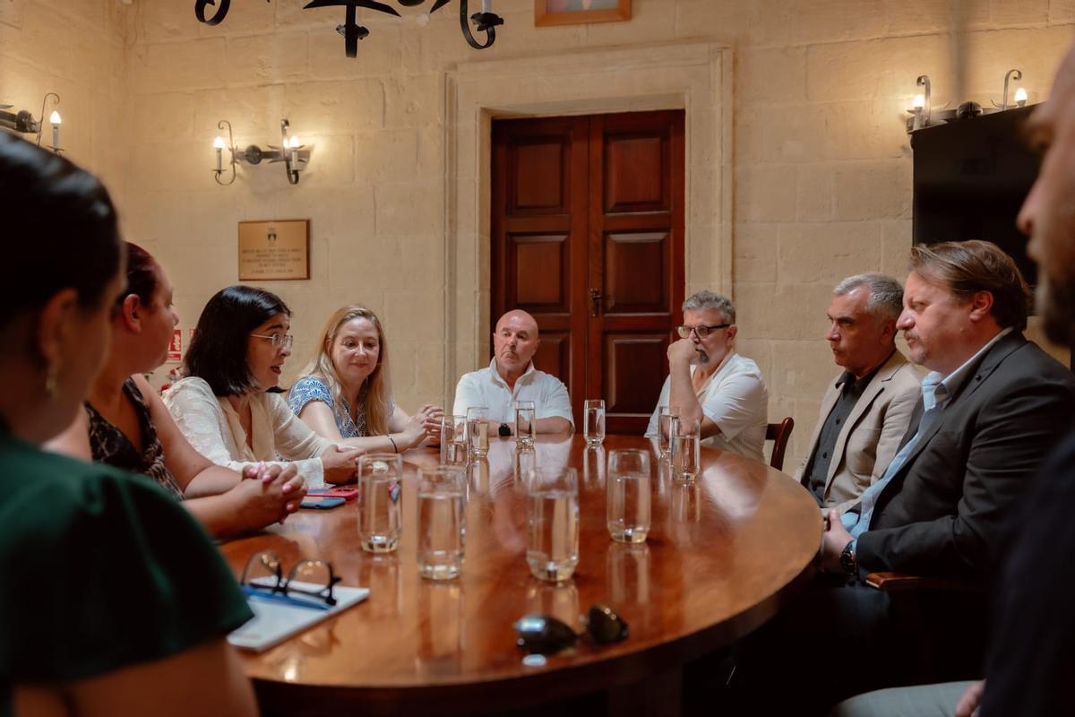 Reunión entre las candidaturas de Las Palmas de Gran Canaria y Victoria a Capital Europea de la Cultura 2031.
