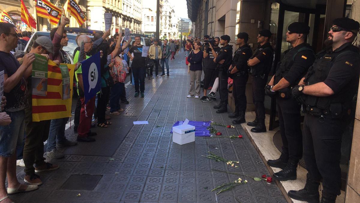 Los agentes han detenido hasta ahora a 12 personas, 10 de ellos altos cargos del Govern, y han efectuado 9 registros