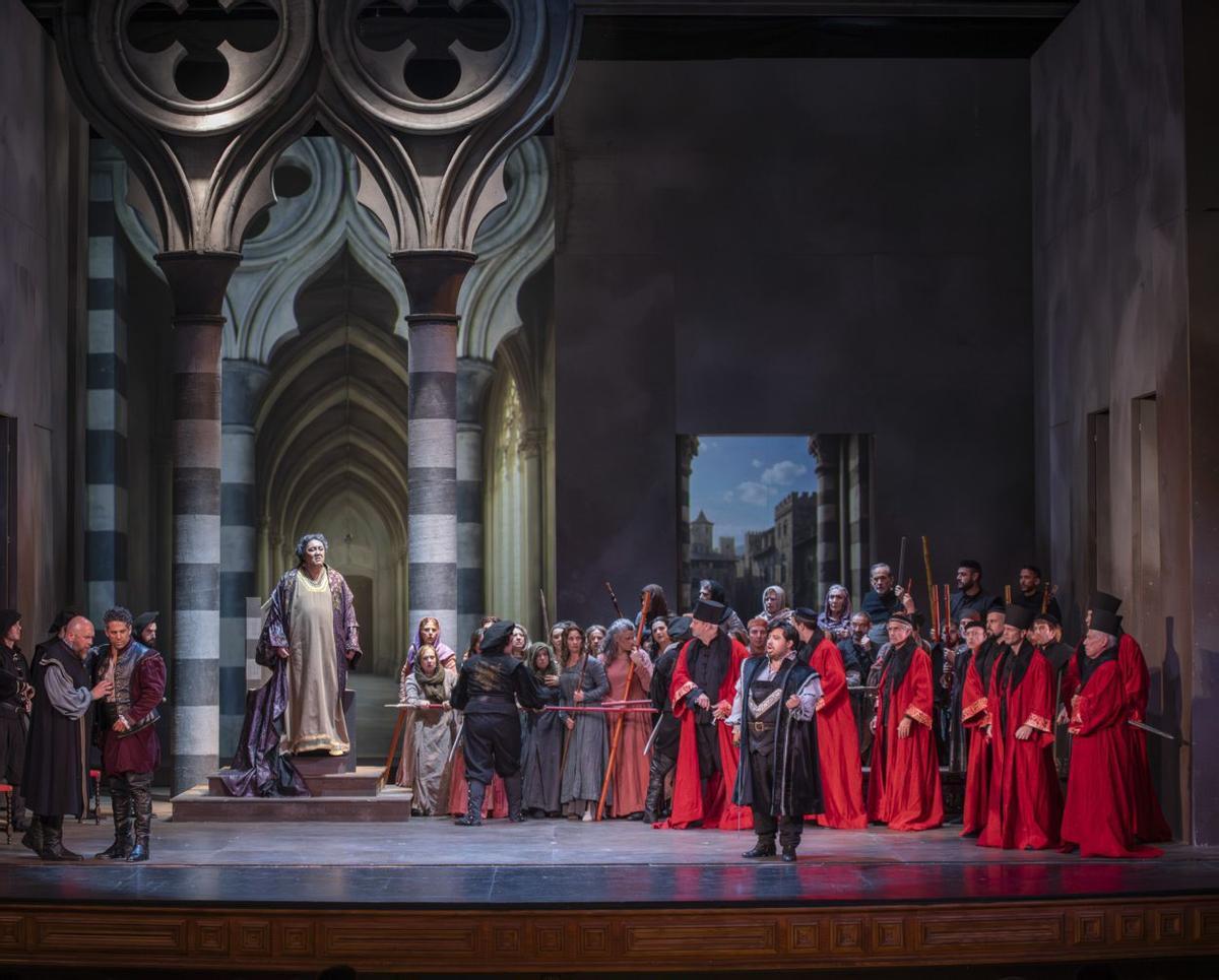 Un ensayo de ‘Simon Boccanegra’, de Verdi, el martes en el Teatro Pérez Galdós.   | CAVERO DE SAÁ/ ACO 2026