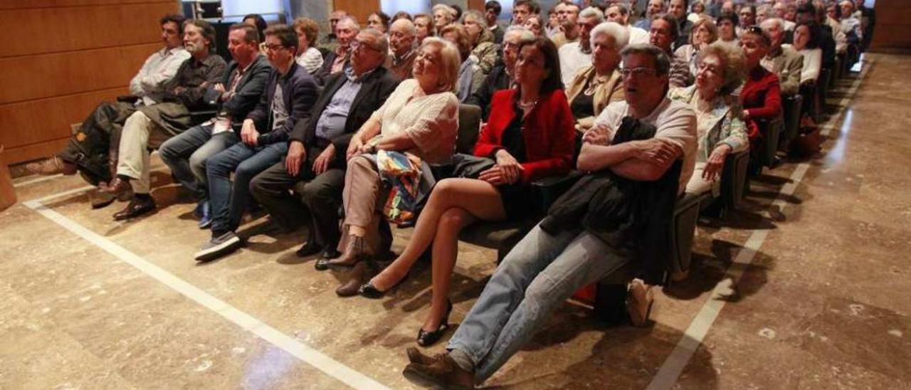 El público que acudió a la conferencia, ayer en el auditorio del Arenal. // José Lores