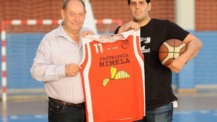 El presidente Alfonso Sanmartín y el técnico David González, en la presentación. // Bernabé/Javier Lalín