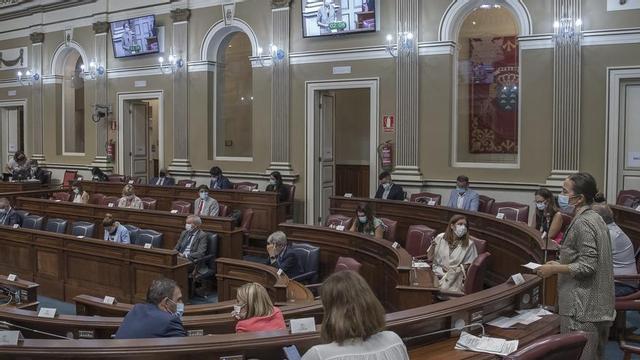 El Parlamento canario convalida el decreto de la paga extra de 250 euros