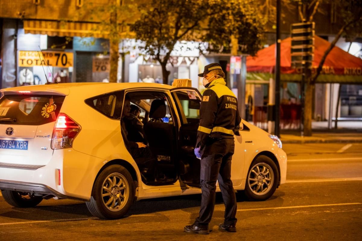 Control de la Policía Local en Paseo Pamplona en Zaragoza