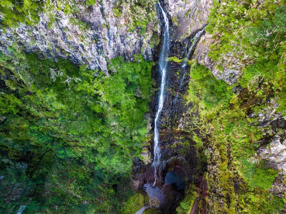 Una de las impresionantes cascadas de Madeira
