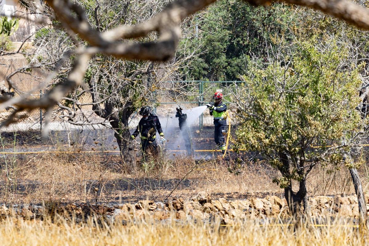 Incendio en es Jondal: «Íbamos a la playa y hemos visto llamaradas»