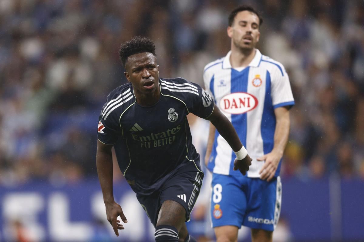 Vinicius celebra uno de sus tantos al Espanyol