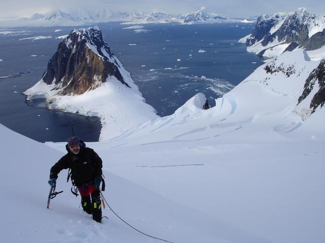 La vuelta al mundo de Sebastián Álvaro, aventurero, explorador, montañero y premio "Memorial María Luisa" 2026