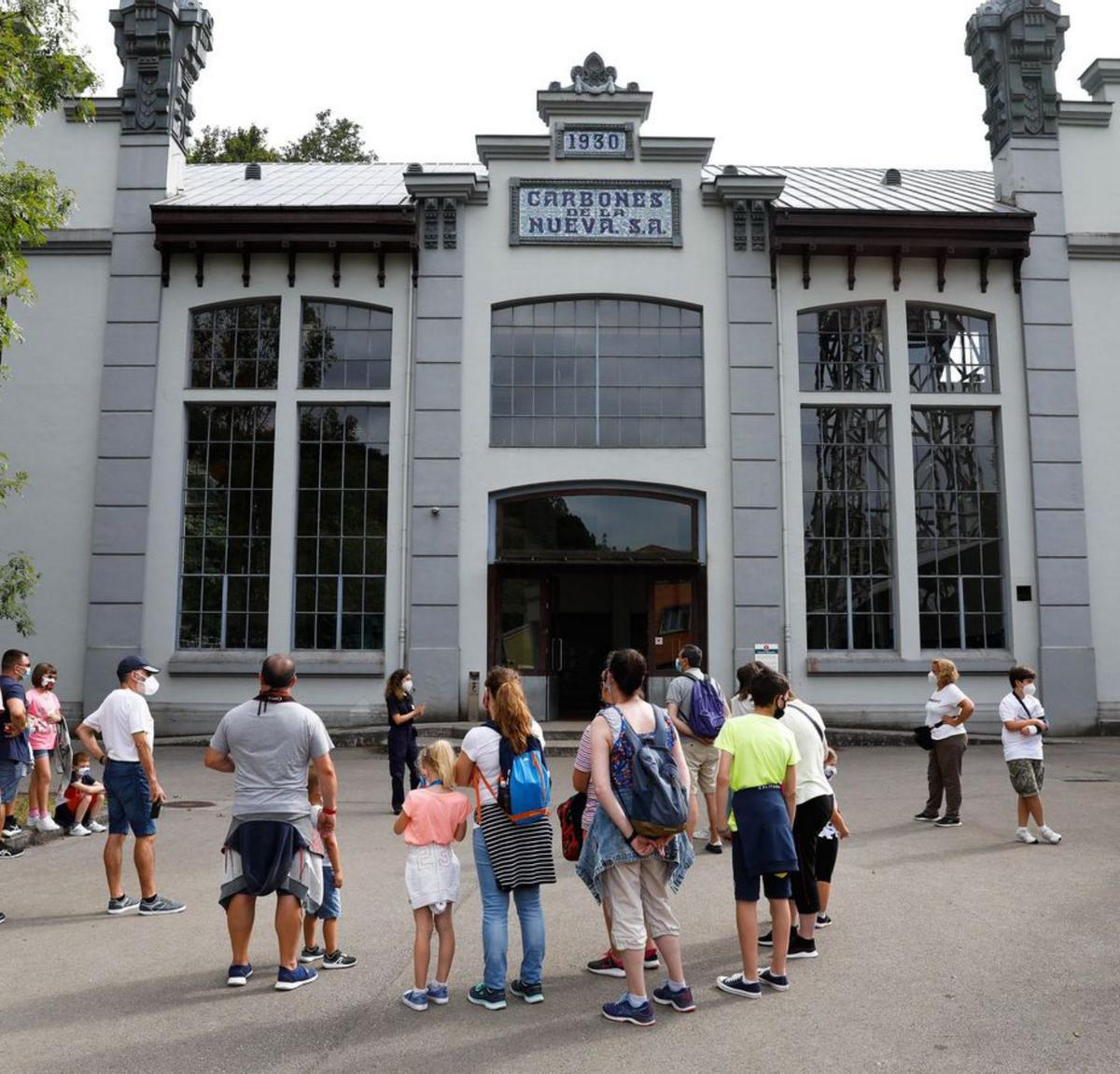 Visitantes del Ecomuseo minero durante el recorrido. | Juan Plaza