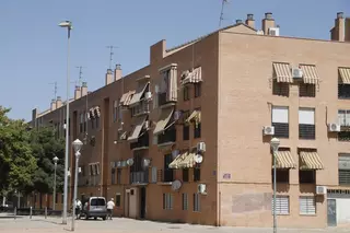 Vecinos del barrio del Guadalquivir denuncian cortes de luz por enganches ilegales