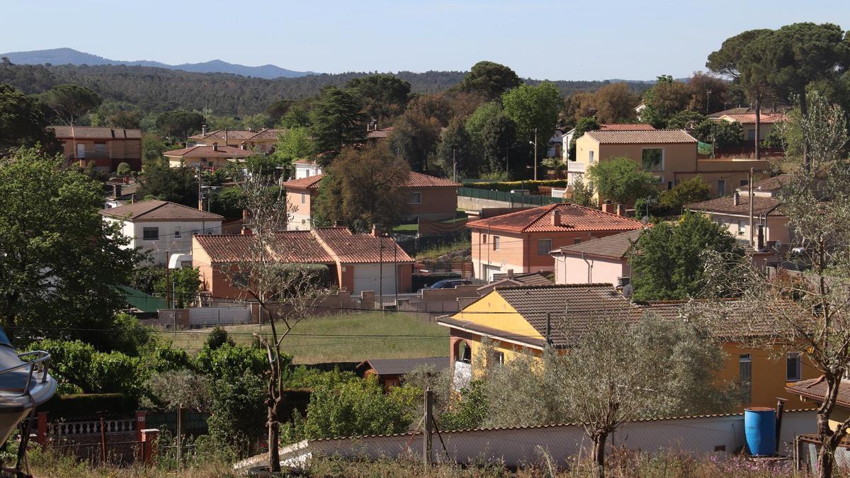 Diverses cases aïllades d'una urbanització de Caldes de Malavella