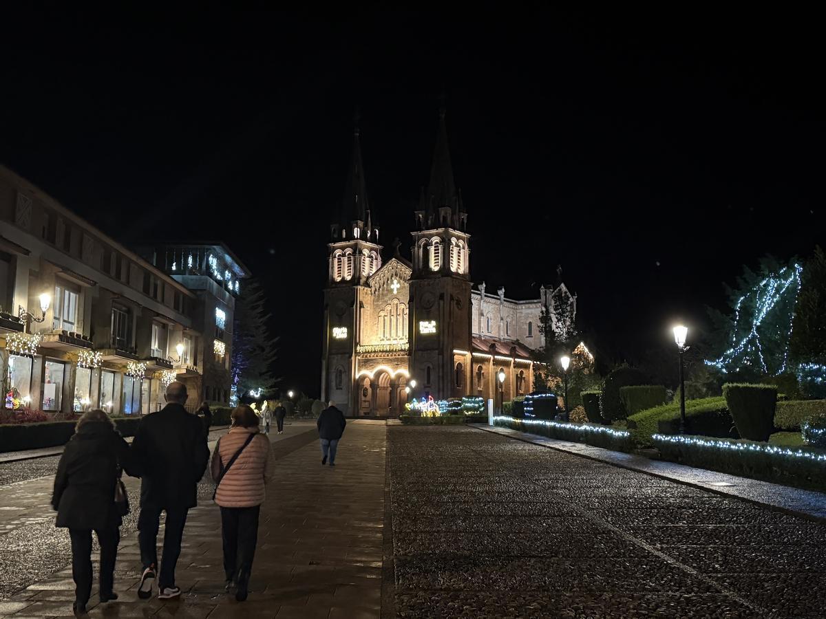 Así de espectacular luce Covadonga por Navidad