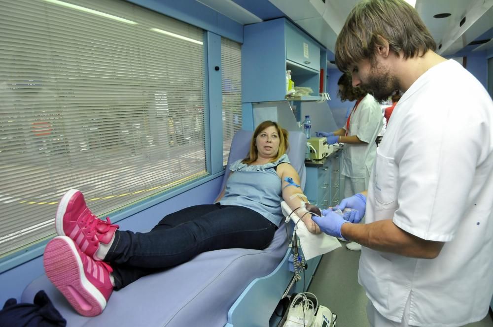 Autobús de donación de sangre y médula ósea