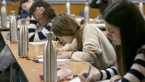 La 1a Olimpiada Matematica Catalana Femenina (OMCaF), en la Facultad de Matematicas y Estadisticas de la UPC. En la que participan mas de 140 chicas de la ESO y Bachillerato.