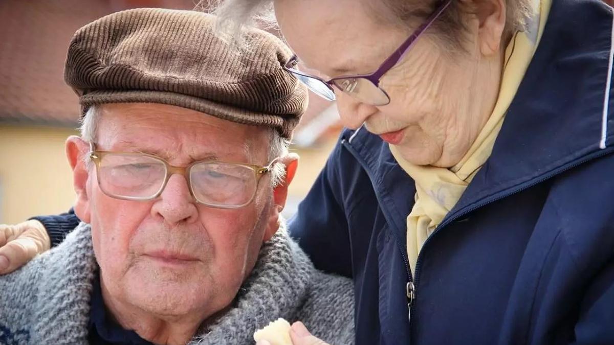Una pareja de pensionistas