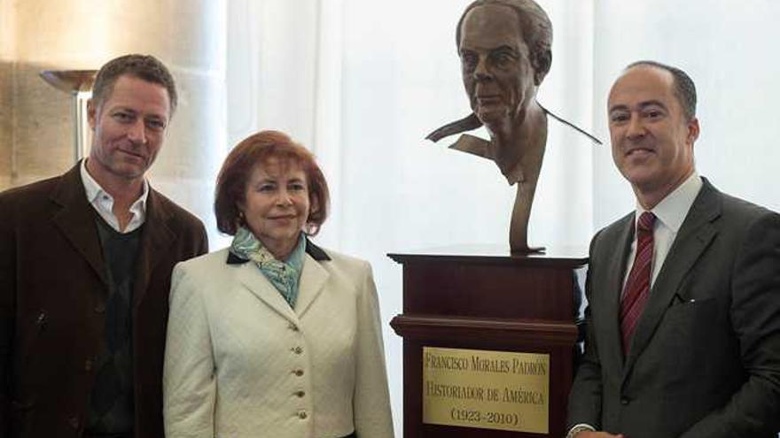 El Archivo General de Indias acoge en Sevilla un busto de Morales Padrón