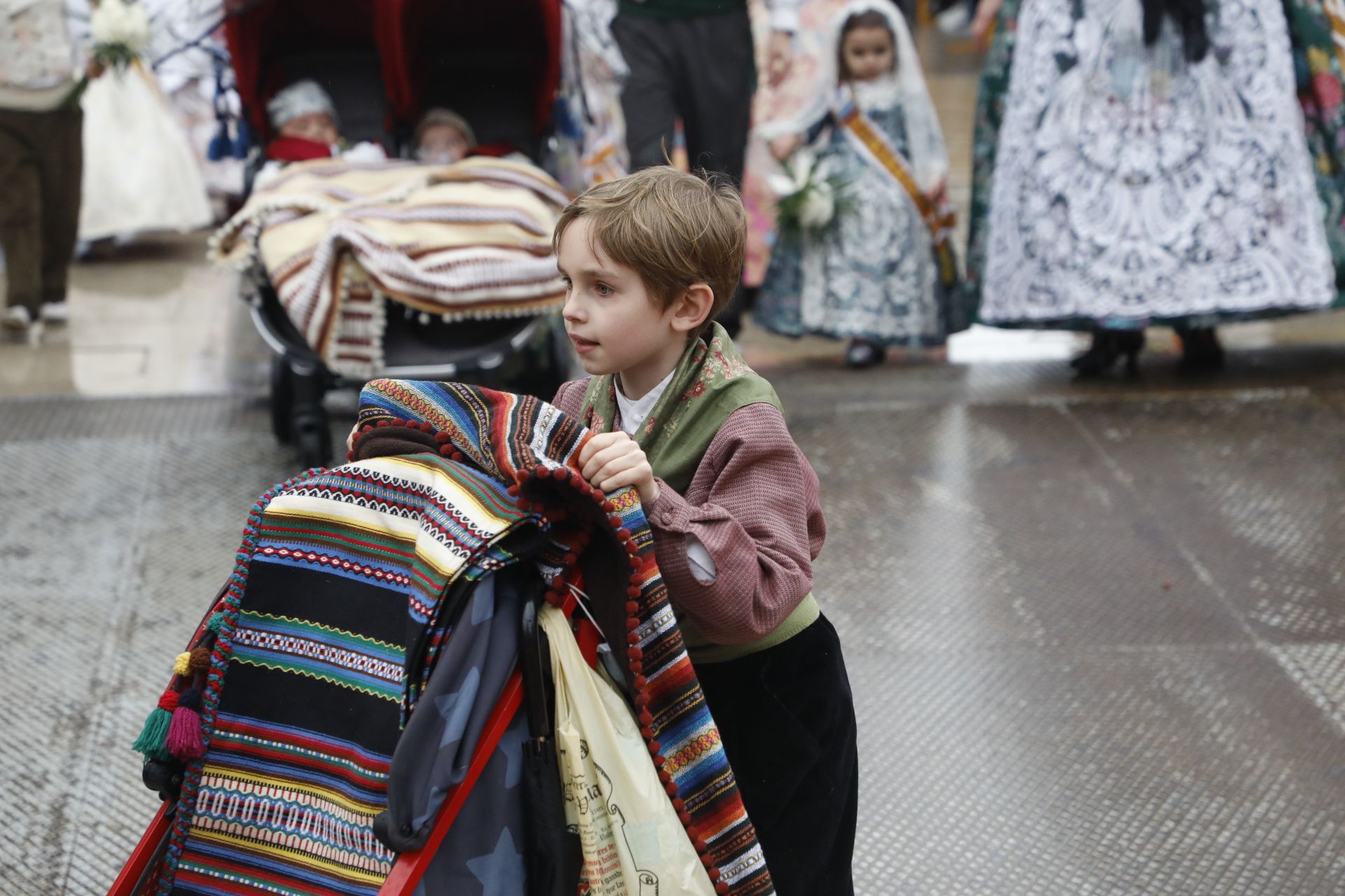 Búscate en el primer día de ofrenda por la calle de Quart (entre las 17:00 a las 18:00 horas)