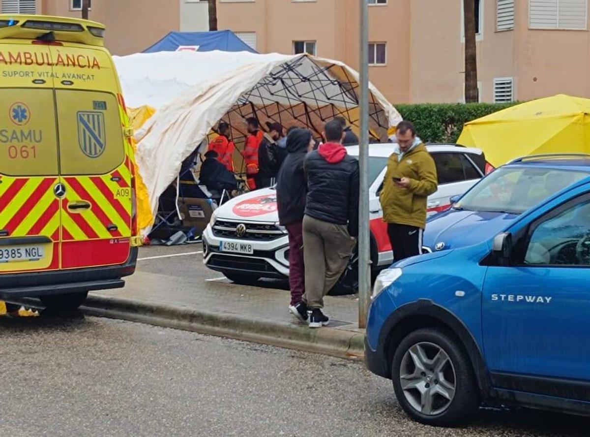 Hospital de campaña del Ib-salut activado para atender a las víctimas del incendio. | BIEL CAPÓ