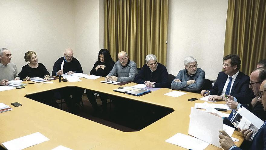 Consejo Rector celebrado ayer en la sala de reuniones de la Junta Pro Semana Santa.