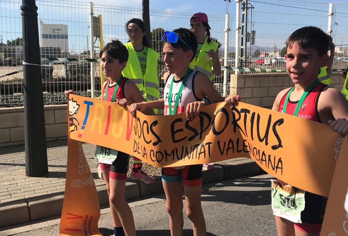 Los alevines Héctor Burillo y Carles Queralt fueron segundo y tercero en San Vicente del Raspeig.