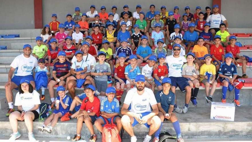 Los alumnos en el Campus del Concello de Verín, ayer por la tarde en A Granxa. // Iñaki Osorio