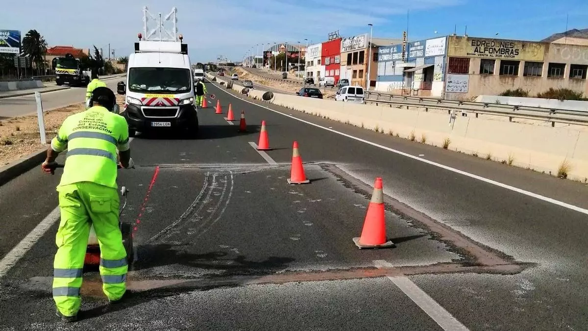 Transportes invierte 12 millones en la conservación de los accesos al aeropuerto Alicante-Elche