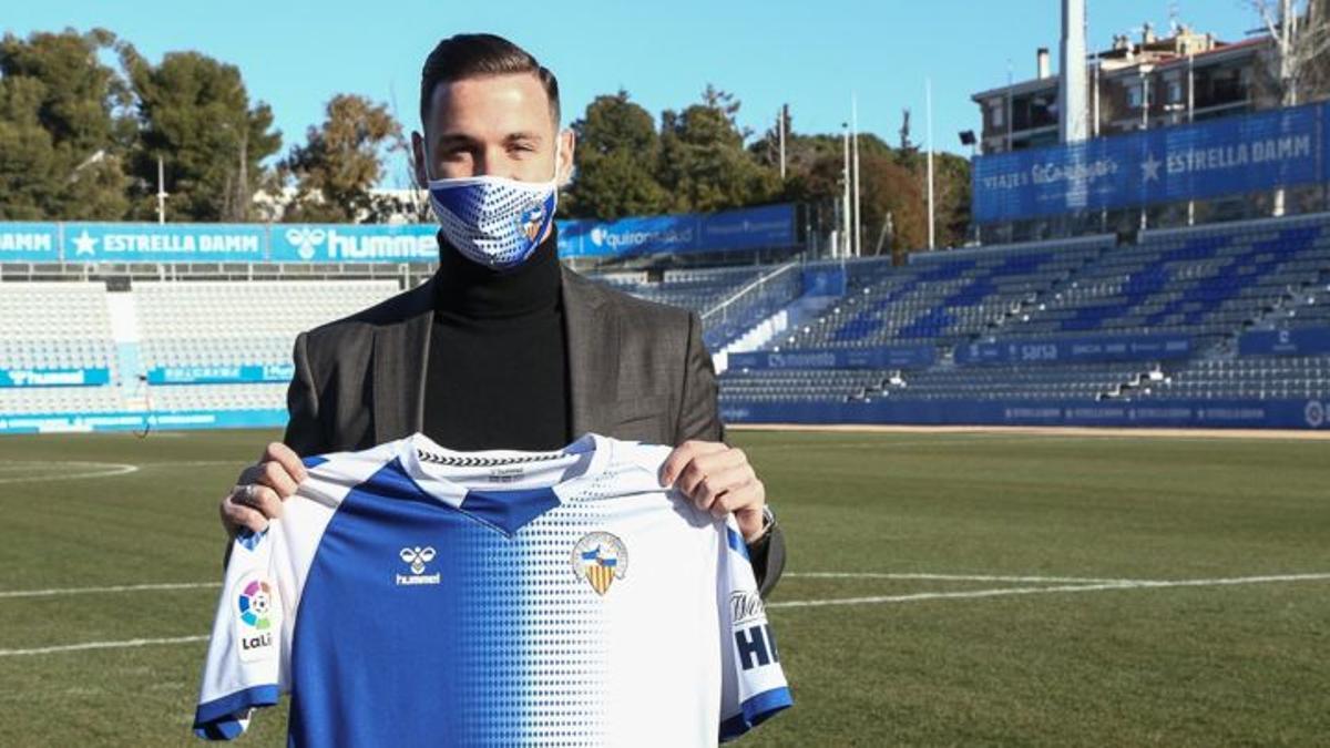 Álvaro Vázquez, con la camiseta del Sabadell