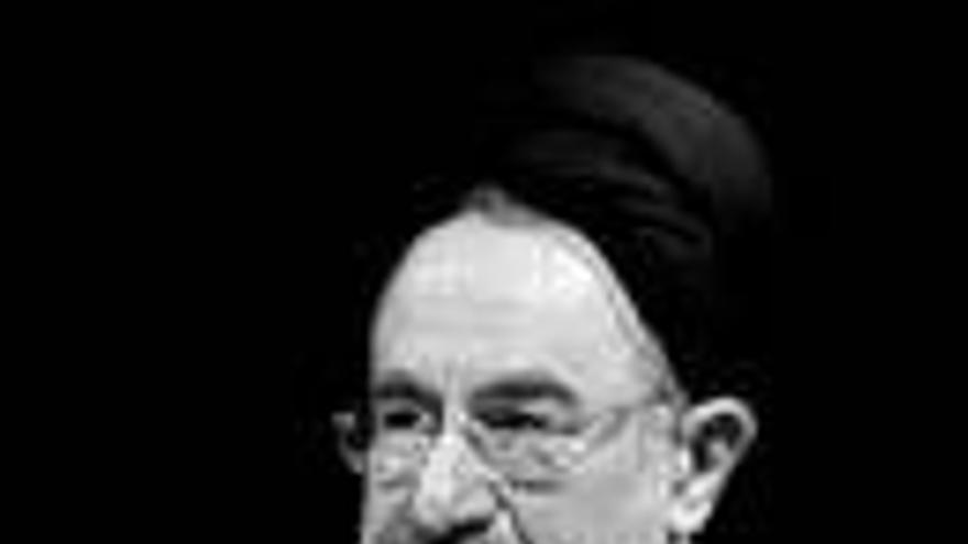 El reformador Jatami presenta su candidatura para presidir Irán