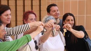Entrega de llaves de una promoción de viviendas protegidas en Castelldefels.