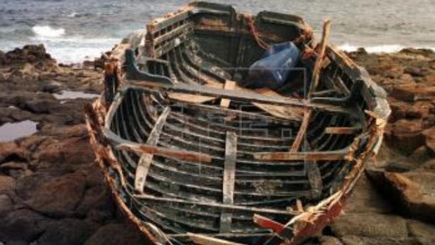 Imagen de archivo de una embarcación que llegó a la costa de Lanzarote.