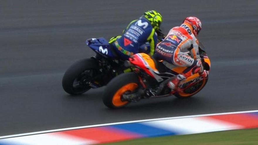 Márquez diu que Rossi «és un més» a la pista i que seguirà «al límit»