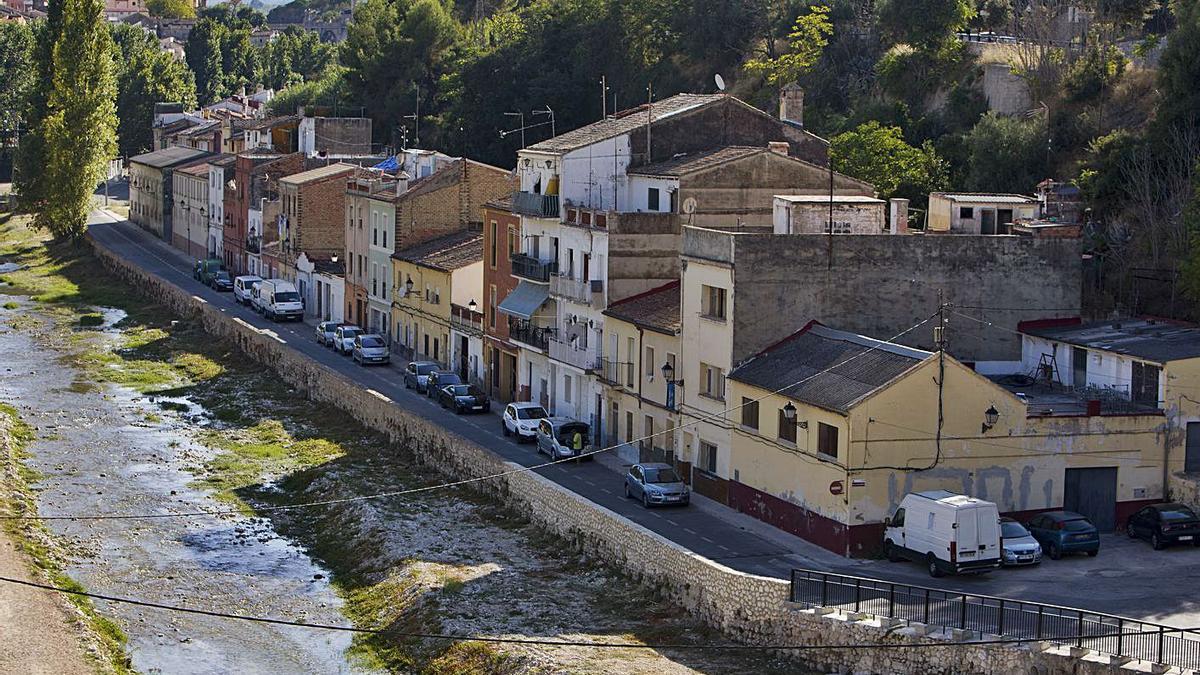 Viviendas en el barrio de la Cantereria, junto al río Clariano, en una imagen de archivo. |