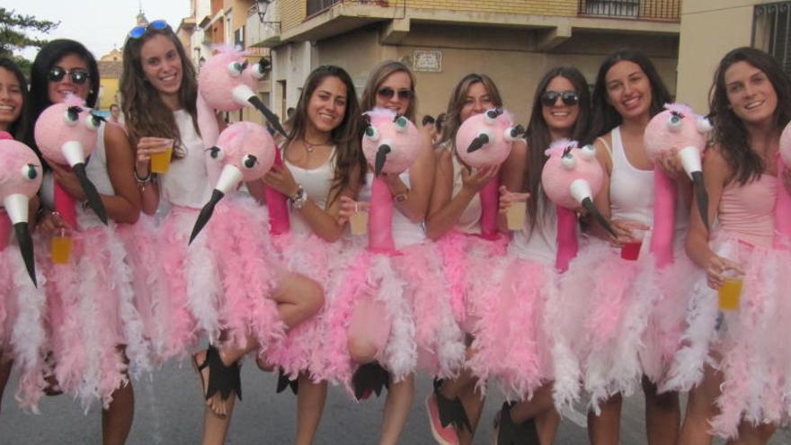 Chicas disfrazadas de flamencas
